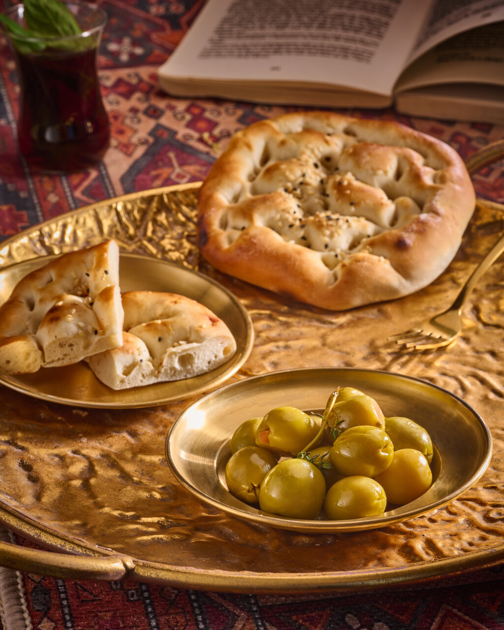طبق زيتون اخضر محشي